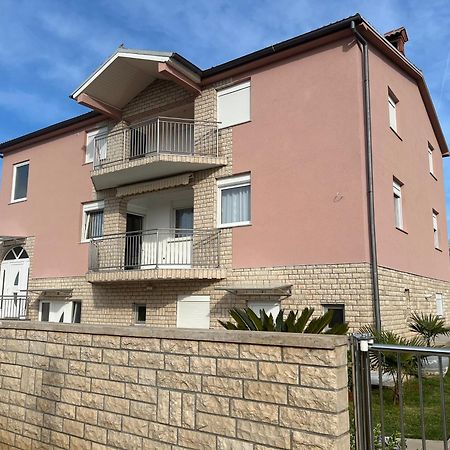 Apartments Ban Galižana Екстериор снимка