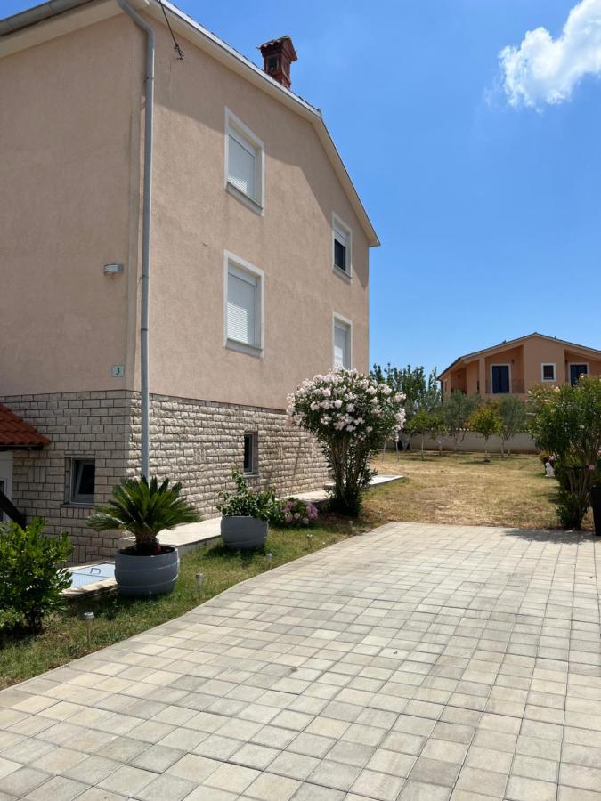 Apartments Ban Galižana Екстериор снимка