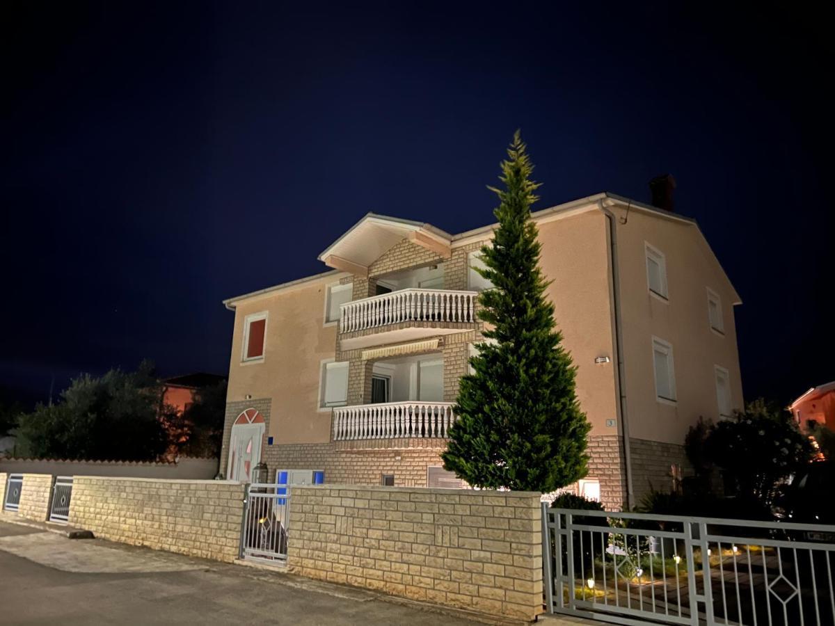 Apartments Ban Galižana Екстериор снимка