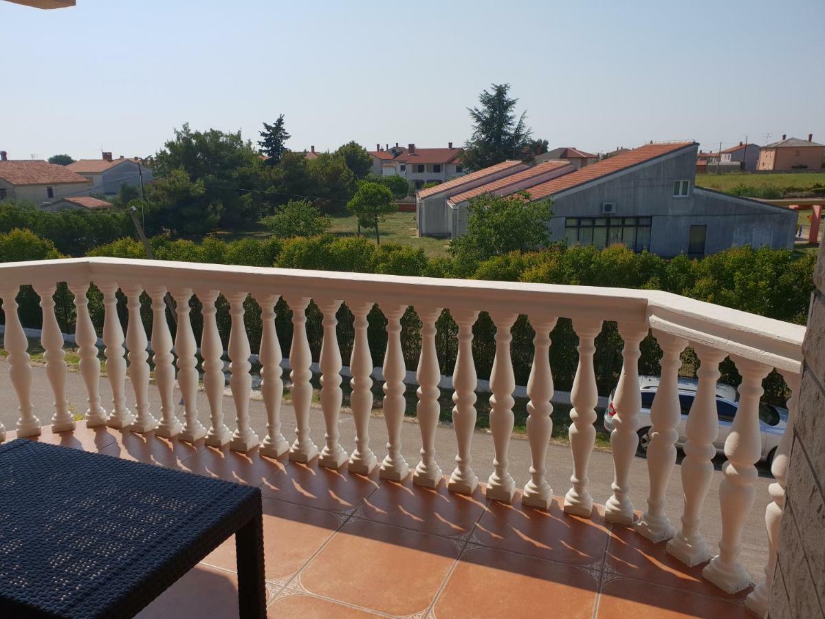 Apartments Ban Galižana Екстериор снимка